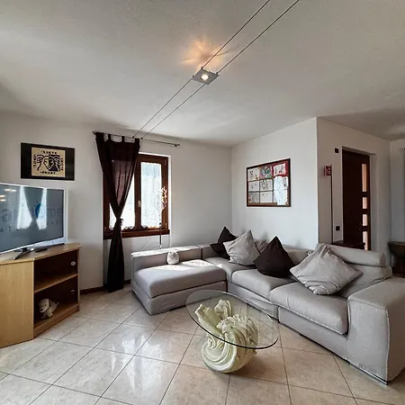 David - Larihome A82 Apartment Stazzona